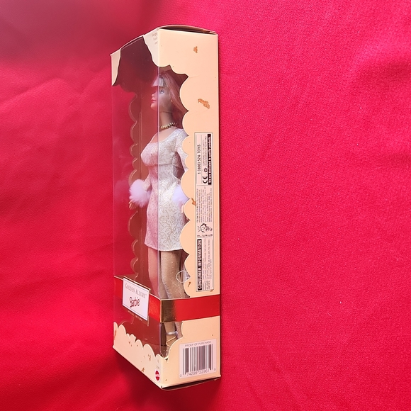 Barbie Golden Allure - Picture 4 of 4